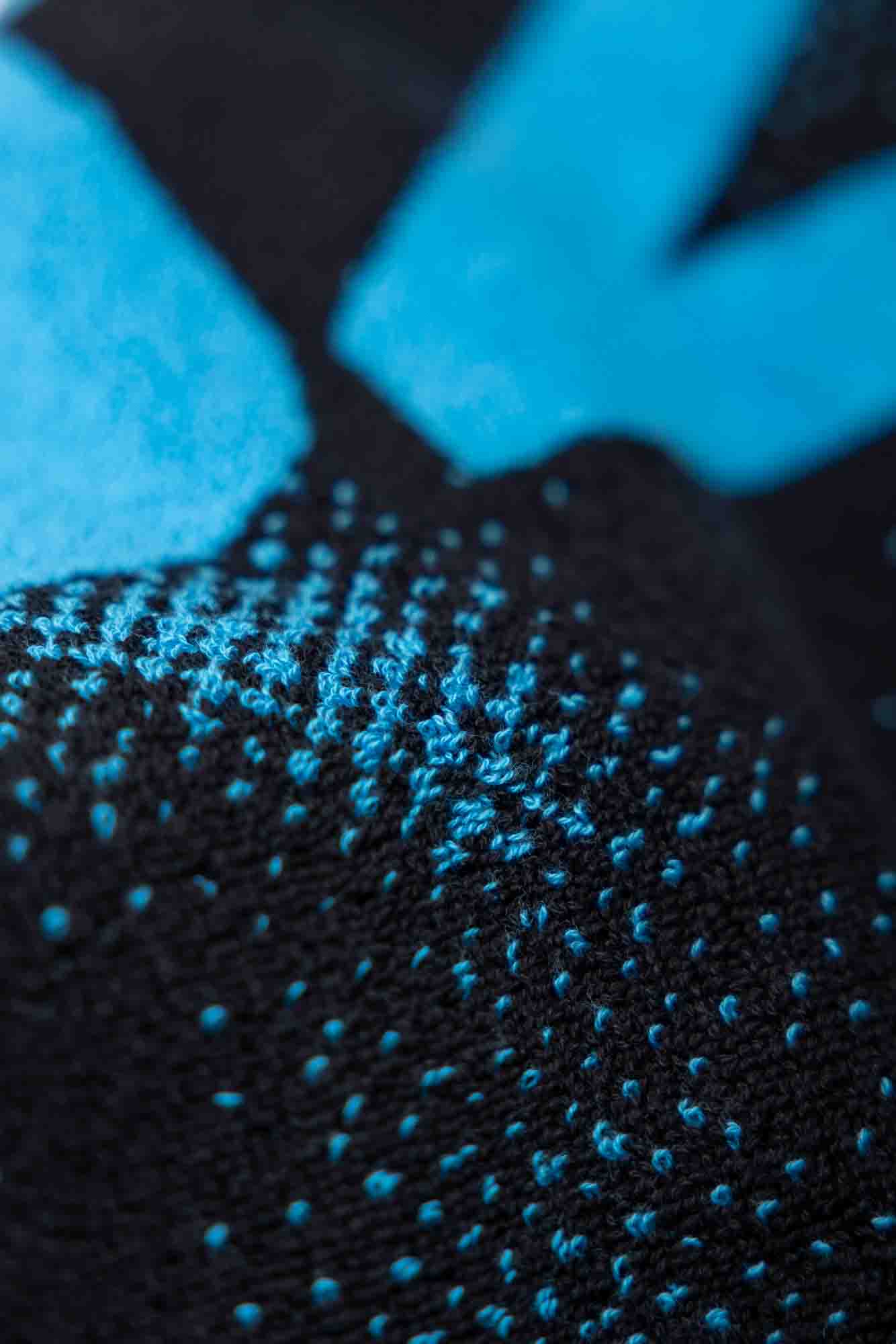 Andro Towel NUZN S black/blue.